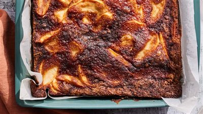 Easy Cinnamon Apple Cake
