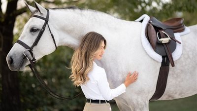 A Symphony of Souls: The Heartwarming Journey of Love and Harmony Between a Skilled Equestrian and Her Equine Allies ‎