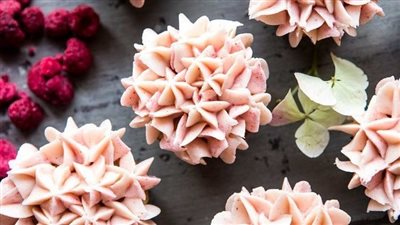 HYDRANGEA FLOWER  CARROT CAKE CUPCAKES