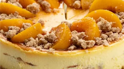 Peach Crumble Cheesecake