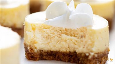 Mini Eggnog Cheesecakes
