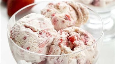 No-Churn Strawberry Ice Cream