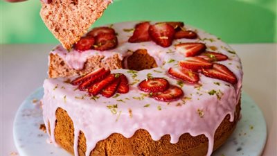 Strawberry chiffon cake