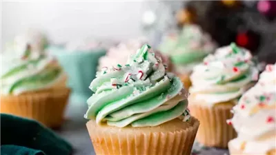 White Chocolate Peppermint Cupcakes