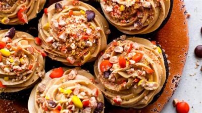 Dark Chocolate Cupcakes with Creamy Peanut Butter Frosting