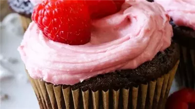 Chocolate Cupcakes with Raspberry Frosting