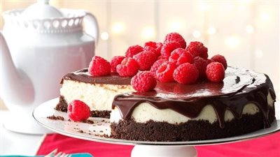 Vanilla Bean Cheesecake with Chocolate Ganache