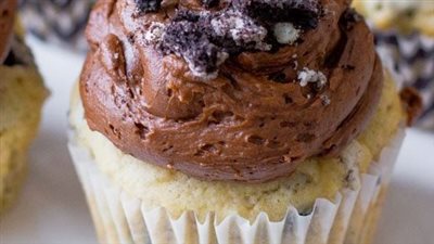 Cookies & Cream Cupcakes with Chocolate Frosting