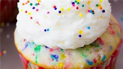 Easy Homemade Funfetti Cupcakes