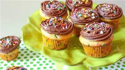 Yellow Cupcakes with Milk Chocolate Frosting