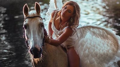 Stop Leaning Up Your Horse’s Neck