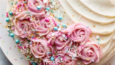 How to Pipe a Two-Toned Frosting Rose