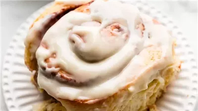 Big Giant Cinnamon Rolls (Like Cinnabon!)