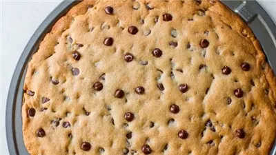 Chocolate Chip Cookie Pizza