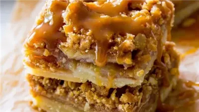 Salted Caramel Apple Pie Bars