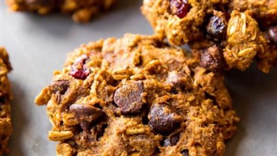 Healthy Pumpkin Chocolate Chip Oatmeal Cookies