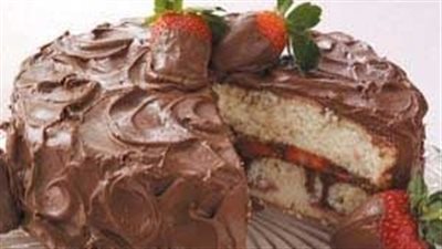 Chocolate-Covered Strawberries Cake