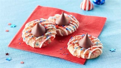 Red, White & Blossom Cookies