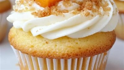 Peach Cobbler Cupcakes