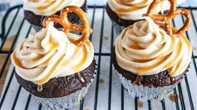 Chocolate Cupcakes (Cake Mix) with Salted Caramel Frosting