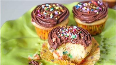 Yellow Cupcakes with Milk Chocolate Frosting