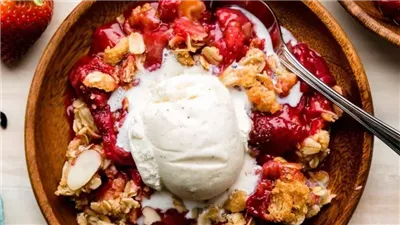 Strawberry Vanilla Crisp